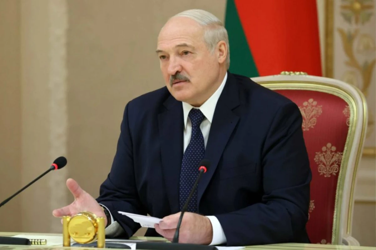 Lukaşenko: "Belarus müdafiə qabiliyyətini gücləndirməlidir"