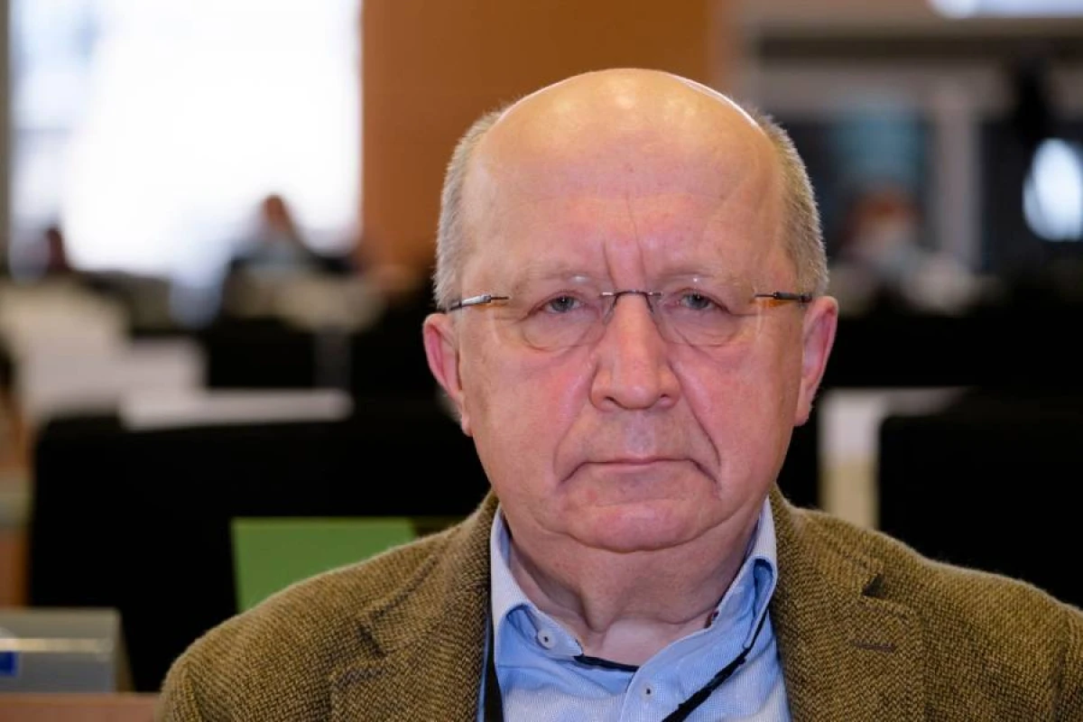 Andryus: “Aİ oyanmalı və güclü hərbi gücə çevrilməlidir”