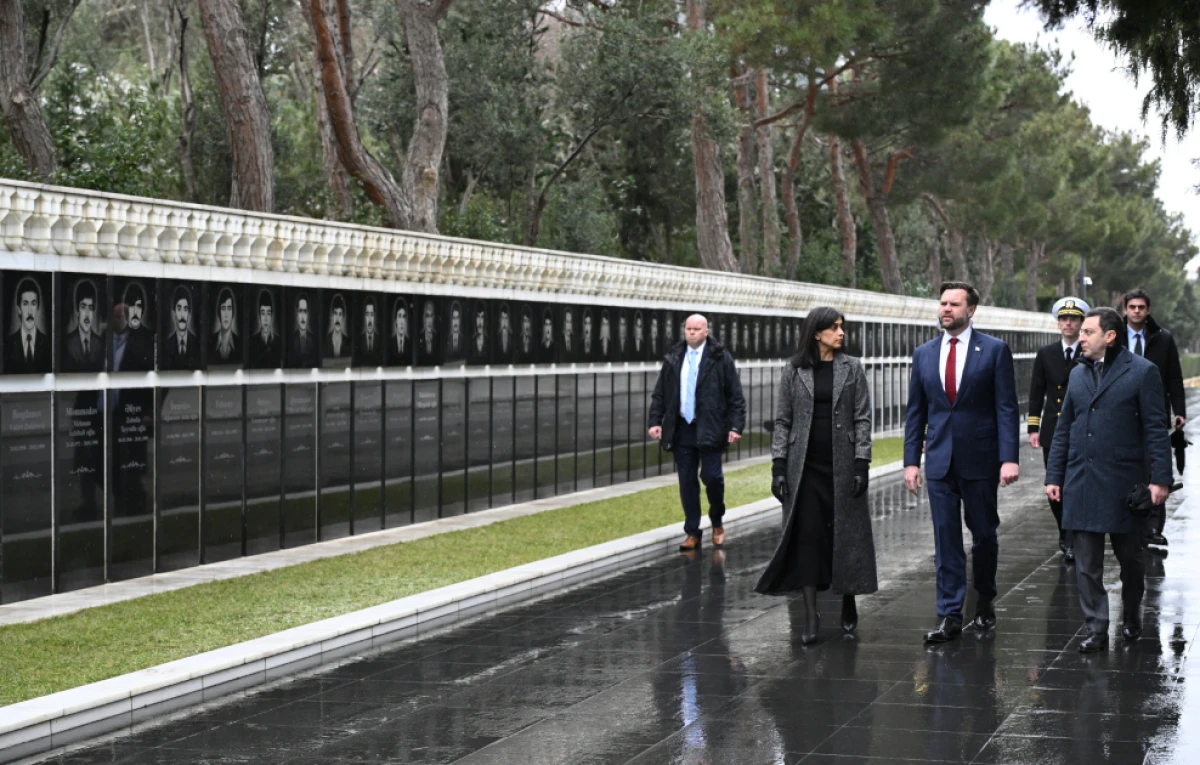 ABŞ-nin Vitse-prezidenti Cey. Di. Vens Şəhidlər xiyabanını ziyarət etdi — 8