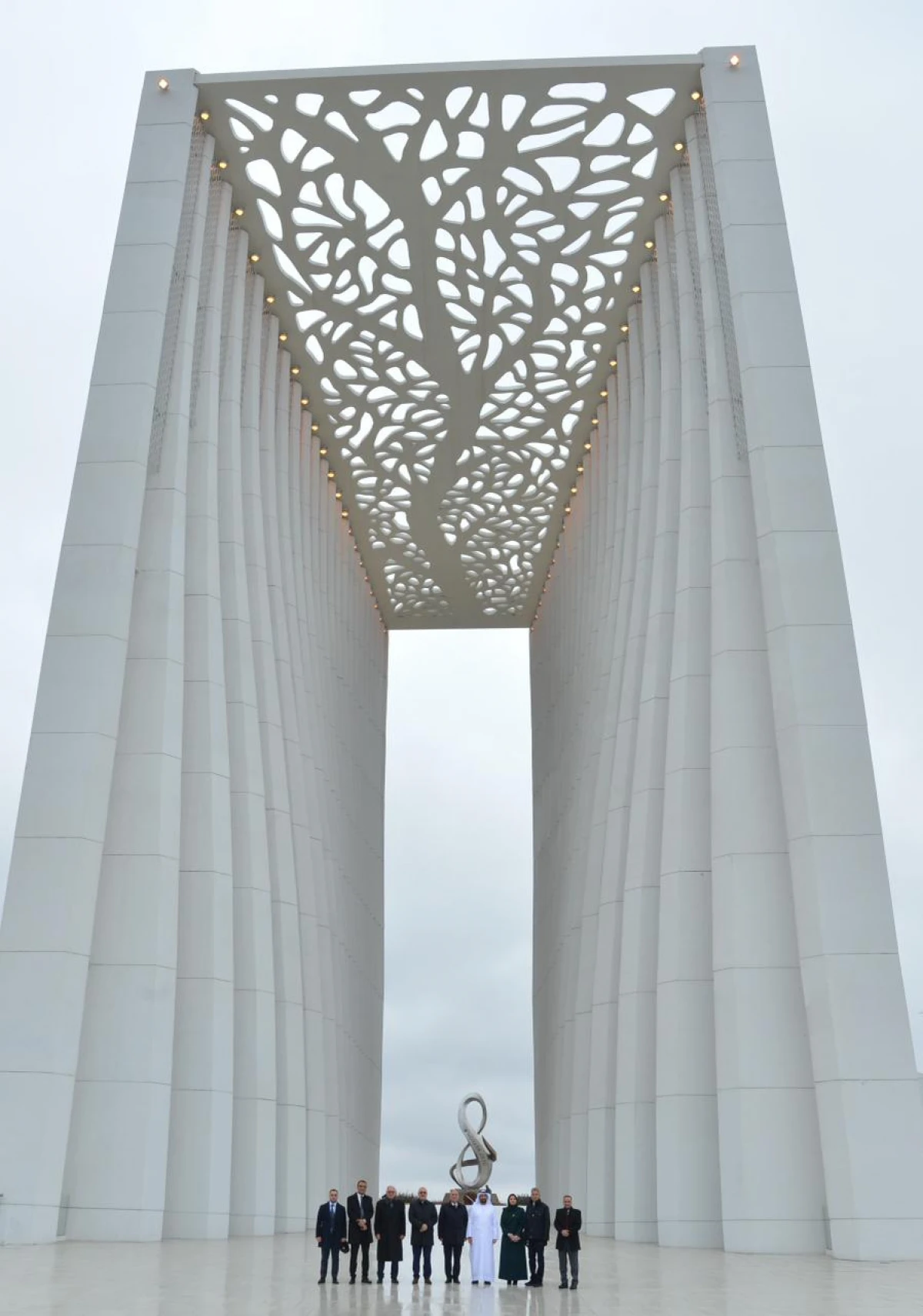 Ərəb Parlamentinin prezidenti Fəxri xiyabanı və Zəfər parkını ziyarət etdi — 1