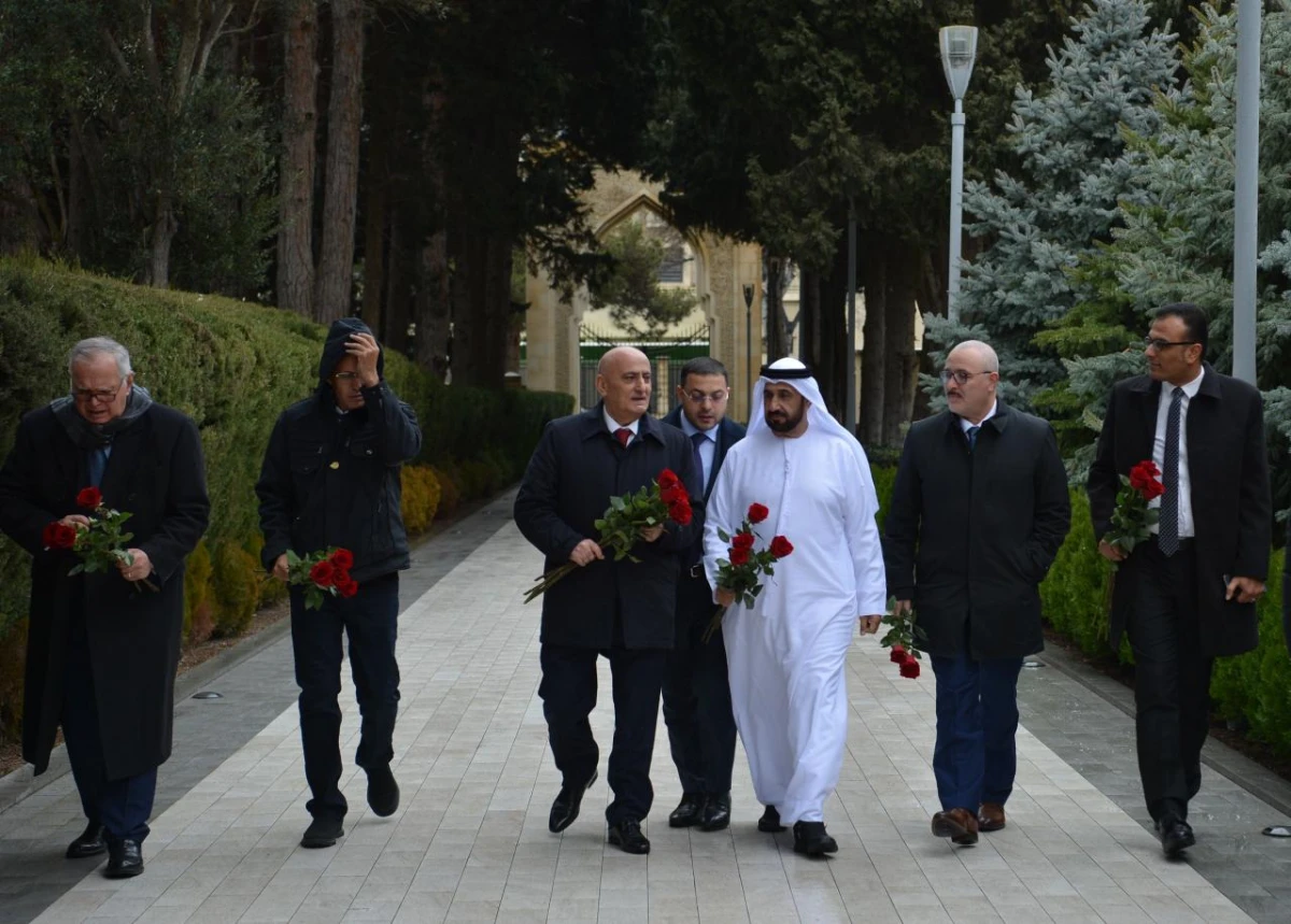 Ərəb Parlamentinin prezidenti Fəxri xiyabanı və Zəfər parkını ziyarət etdi — 6