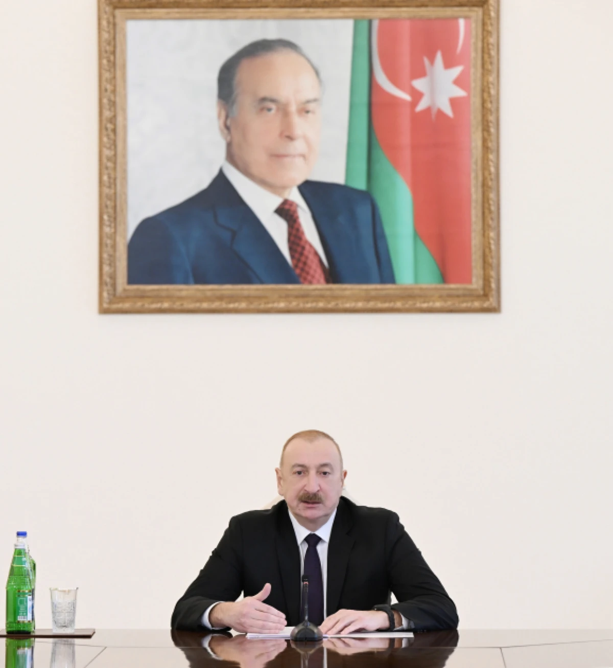 İlham Əliyevin sədrliyi ilə müşavirə keçirildi - YENİLƏNDİ — 9