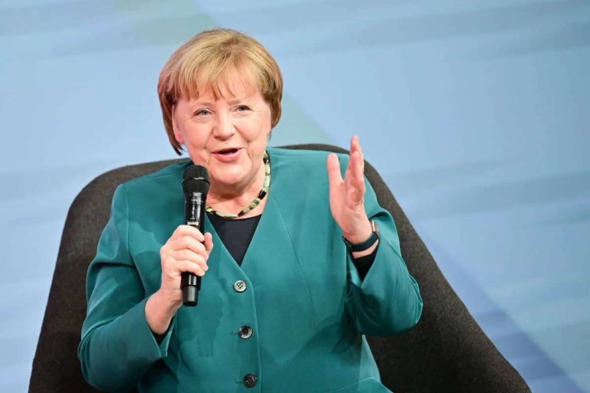 Angela Merkelin Almaniya prezidenti olacağı iddiası təkzib edildi