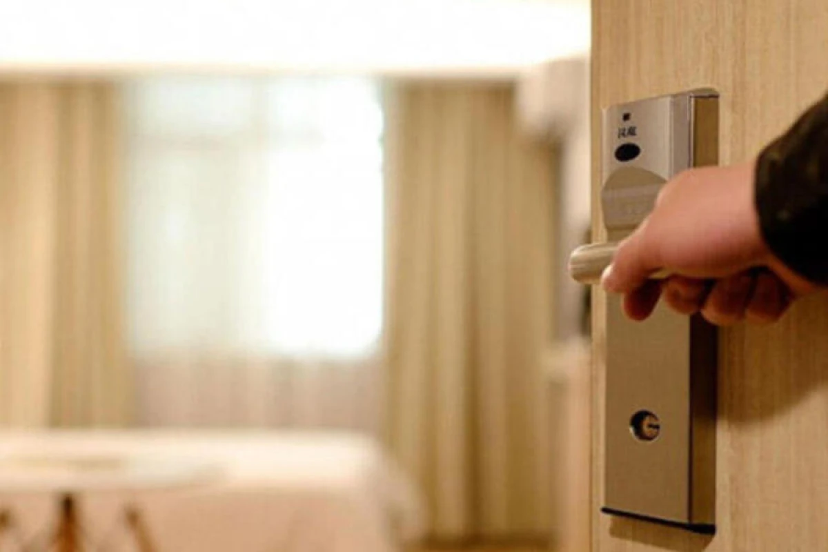 Bakıda hoteldə DƏHŞƏT: 25 yaşlı oğlanın...