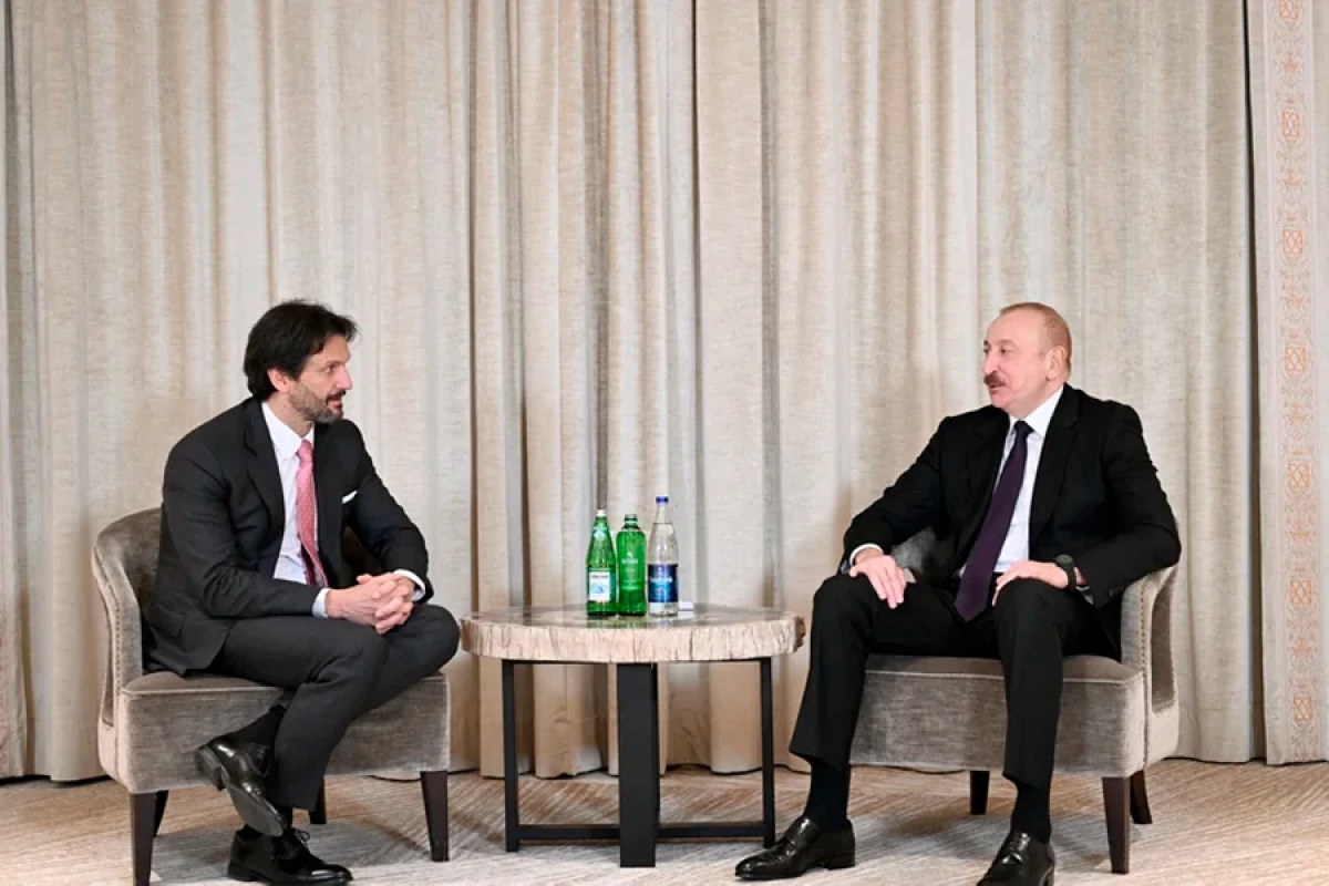 Prezident Slovakiyanın müdafiə naziri ilə görüşdü