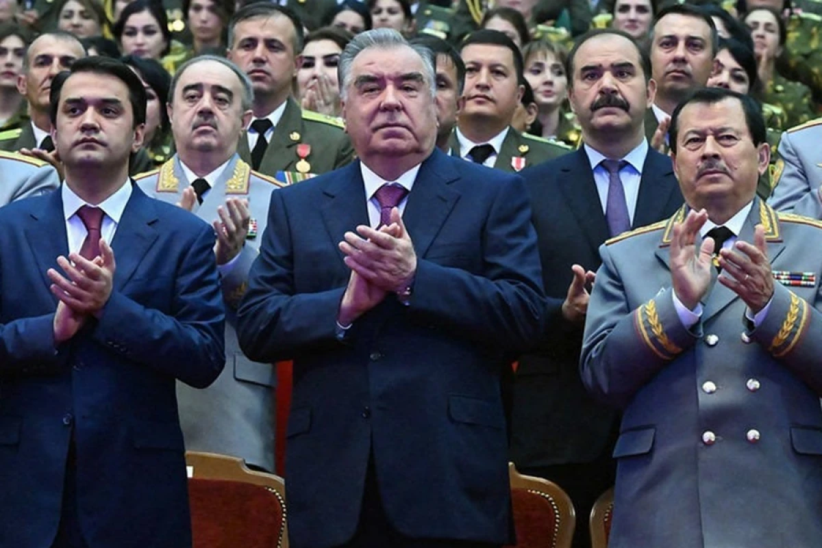 Rəhmon görünmür, Yatimov ölkəni tərk edir... — Tacikistanda NƏ BAŞ VERİR?