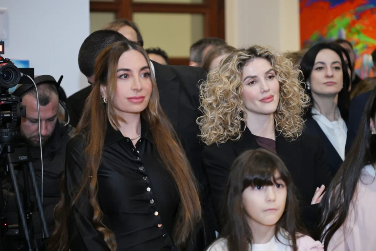 Leyla Əliyeva və Arzu Əliyeva Tiranada beynəlxalq incəsənət sərgisinin açılışında iştirak etdilər - FOTO — 1