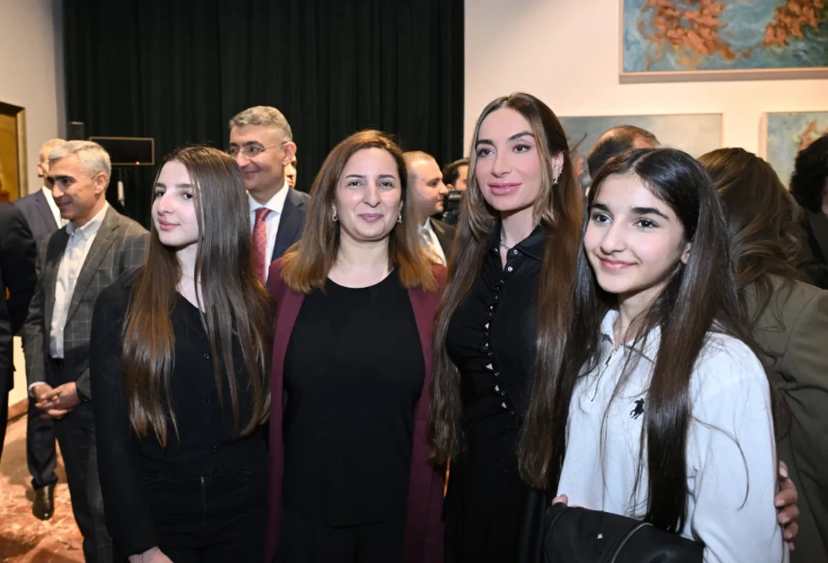 Leyla Əliyeva və Arzu Əliyeva Tiranada beynəlxalq incəsənət sərgisinin açılışında iştirak etdilər - FOTO — 3