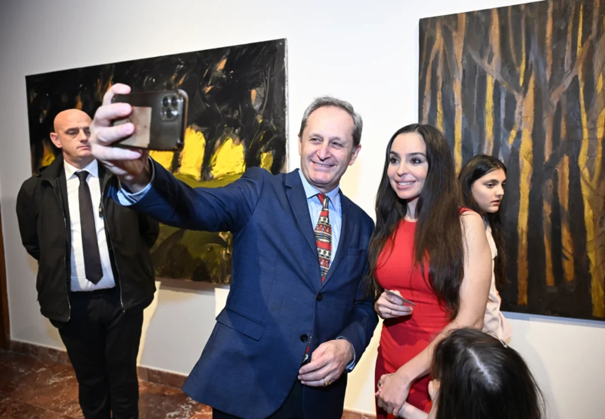 Leyla Əliyeva və Arzu Əliyeva Tiranada beynəlxalq incəsənət sərgisinin açılışında iştirak etdilər - FOTO — 7