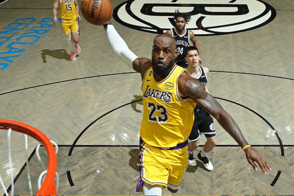 Basketbolun kralı son səhnəni doğma şəhərində oynaya bilər