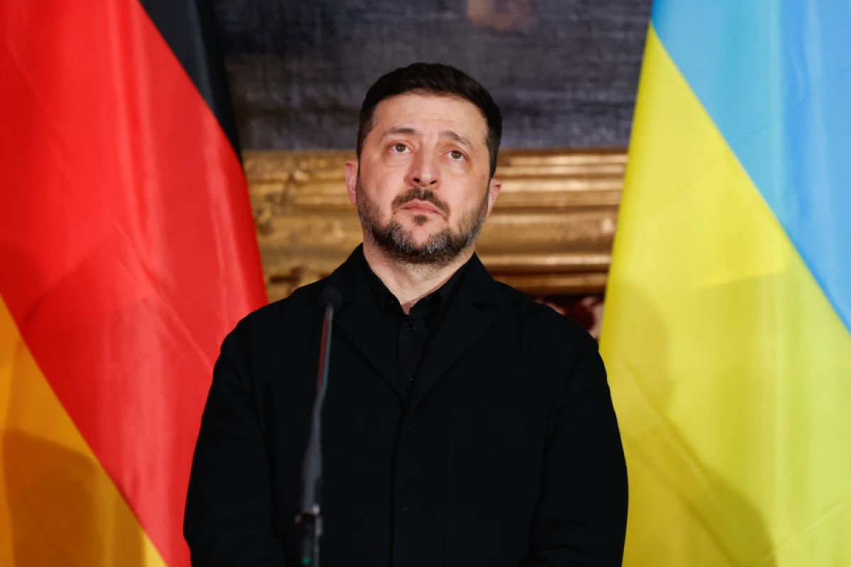 Zelenski: "İki aylıq atəşkəs olarsa, seçkilər mümkündür"