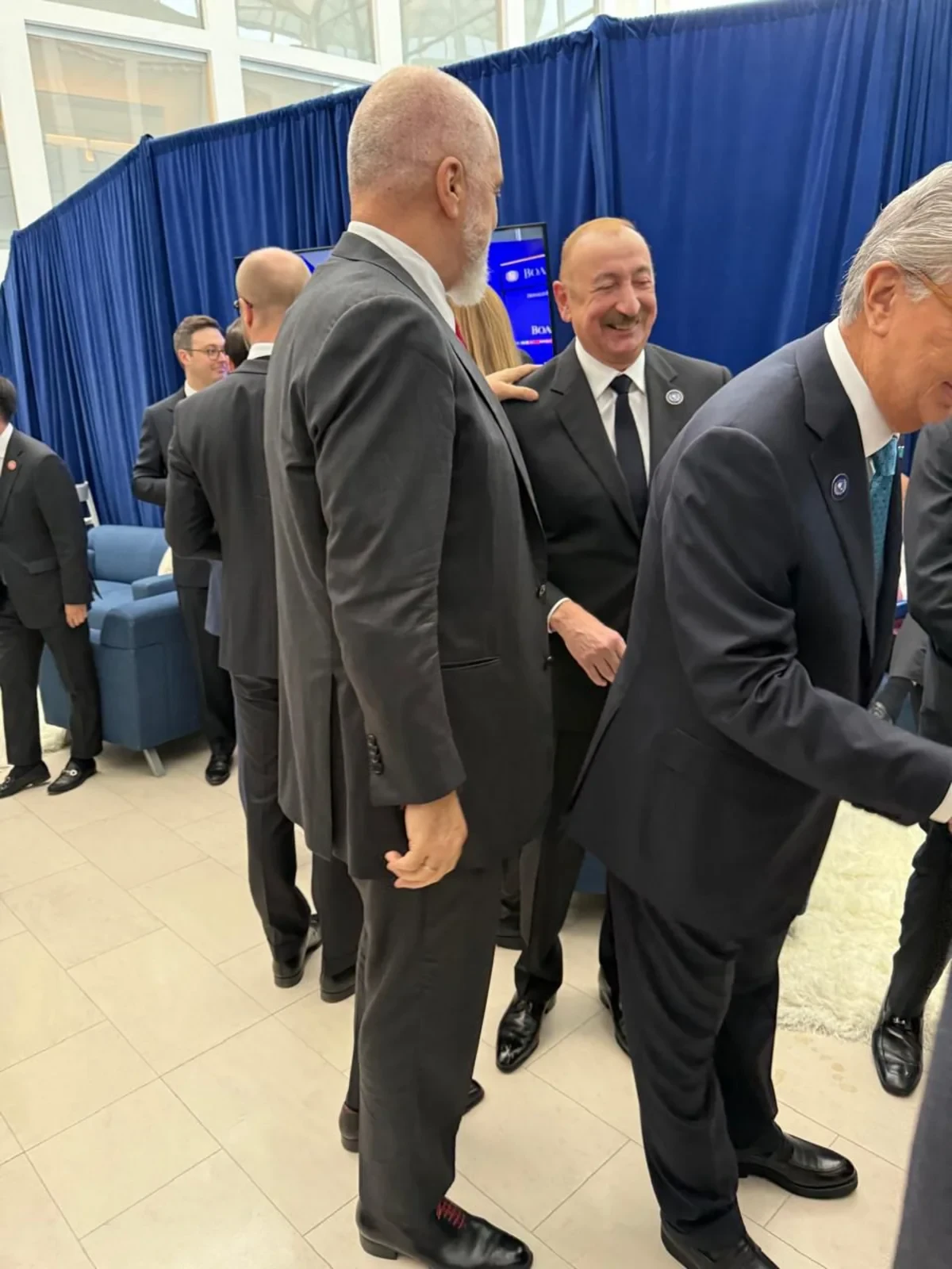 İlham Əliyev bir sıra dövlətlərin liderləri və rəsmi şəxslərlə ayaqüstü görüşdü — 3