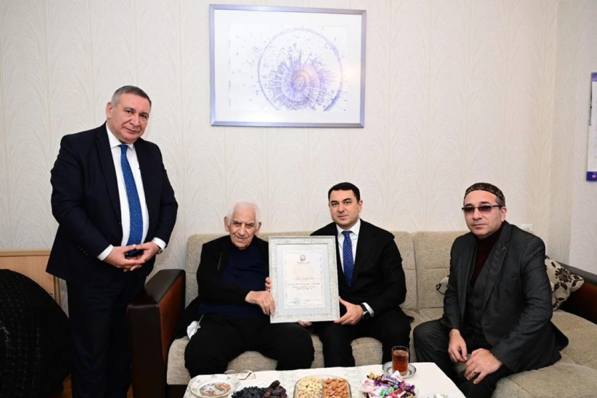 Xalq şairi Nəriman Həsənzadə evində ziyarət olundu
