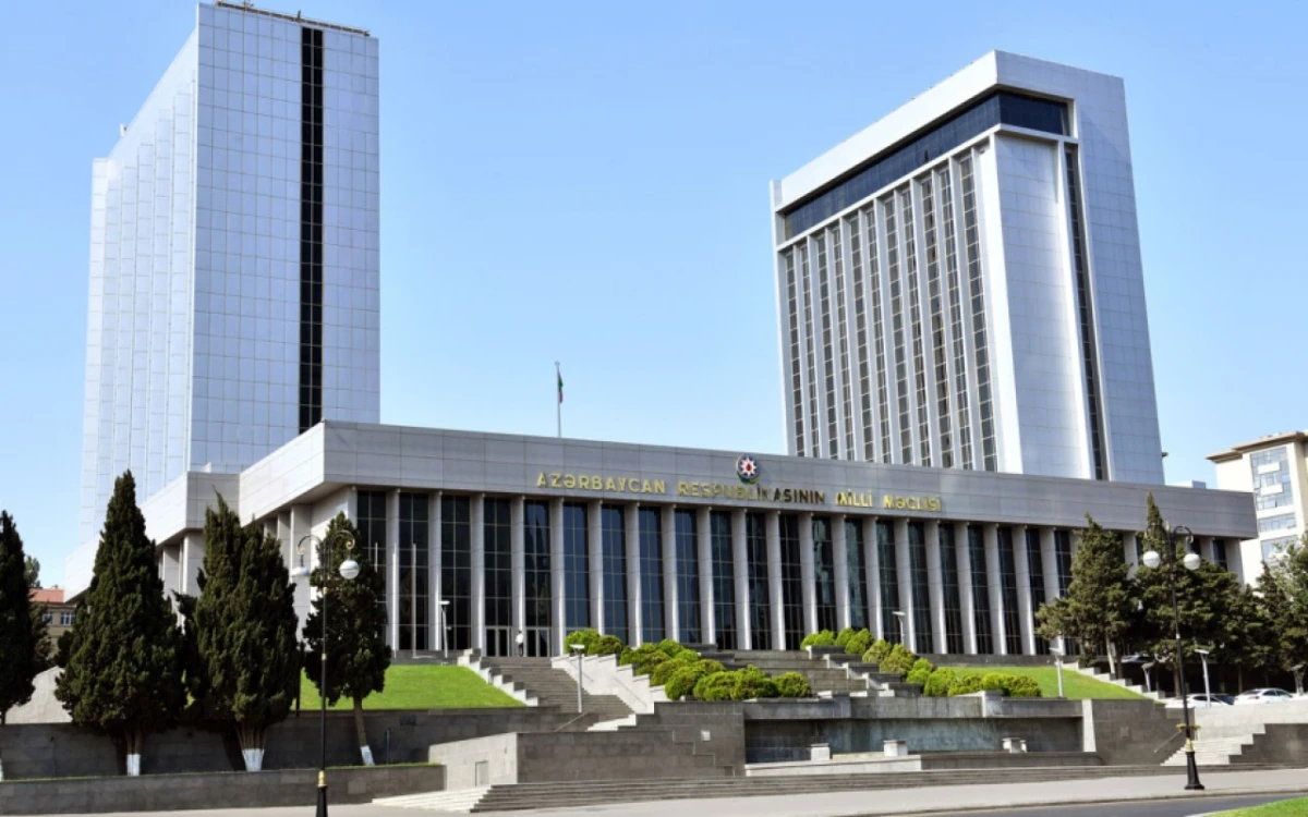 Milli Məclisin iclası başladı