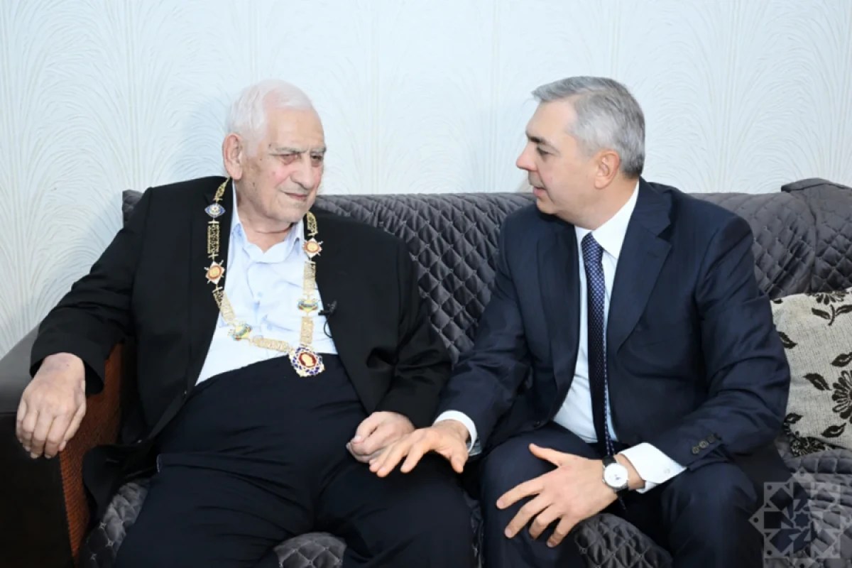 Xalq şairi Nəriman Həsənzadəyə "Heydər Əliyev" ordeni təqdim edildi