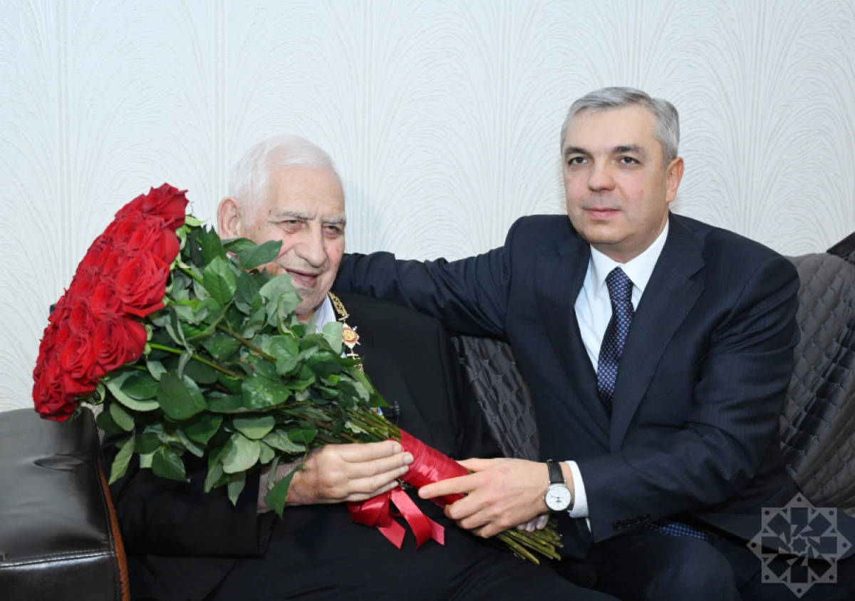Xalq şairi Nəriman Həsənzadəyə "Heydər Əliyev" ordeni təqdim edildi — 1