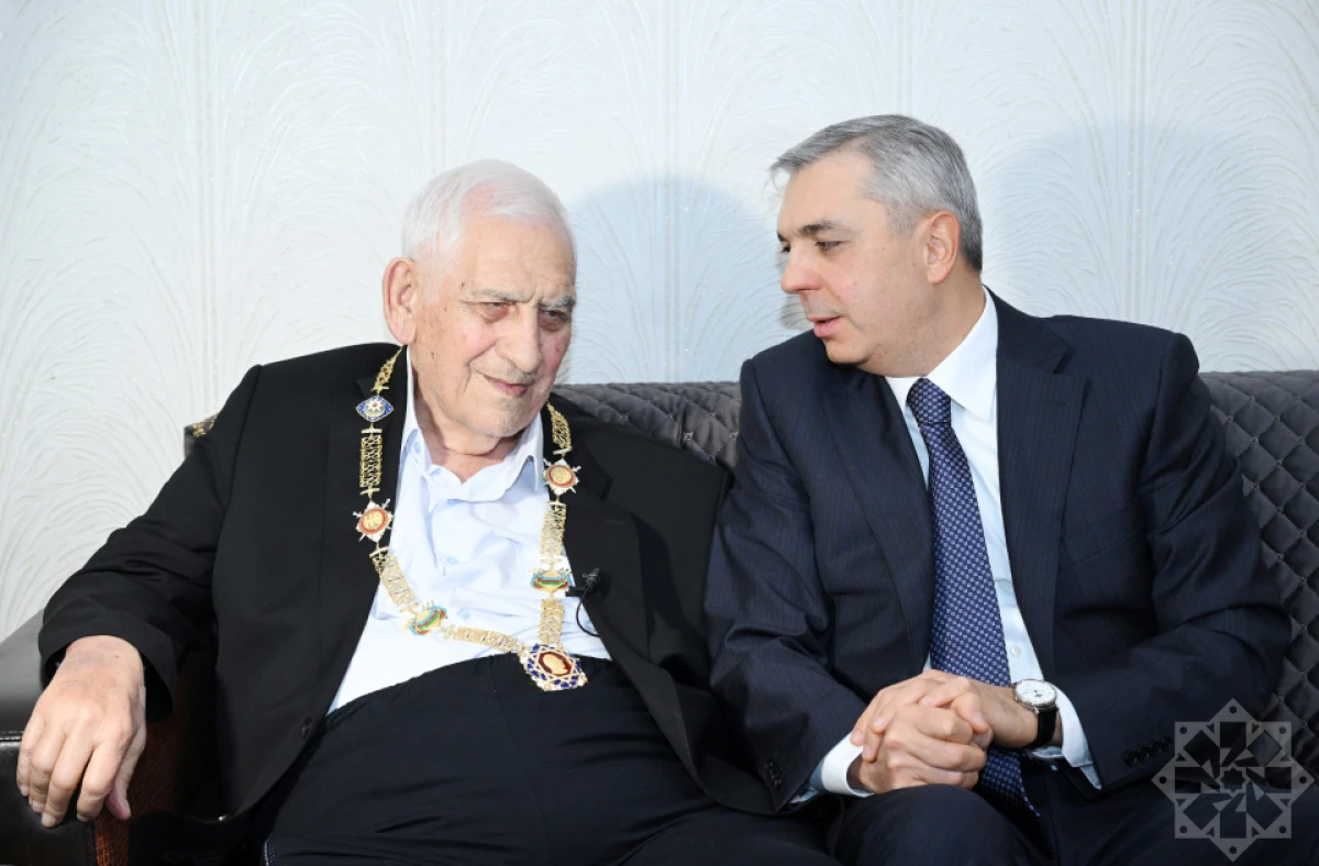 Xalq şairi Nəriman Həsənzadəyə "Heydər Əliyev" ordeni təqdim edildi — 2