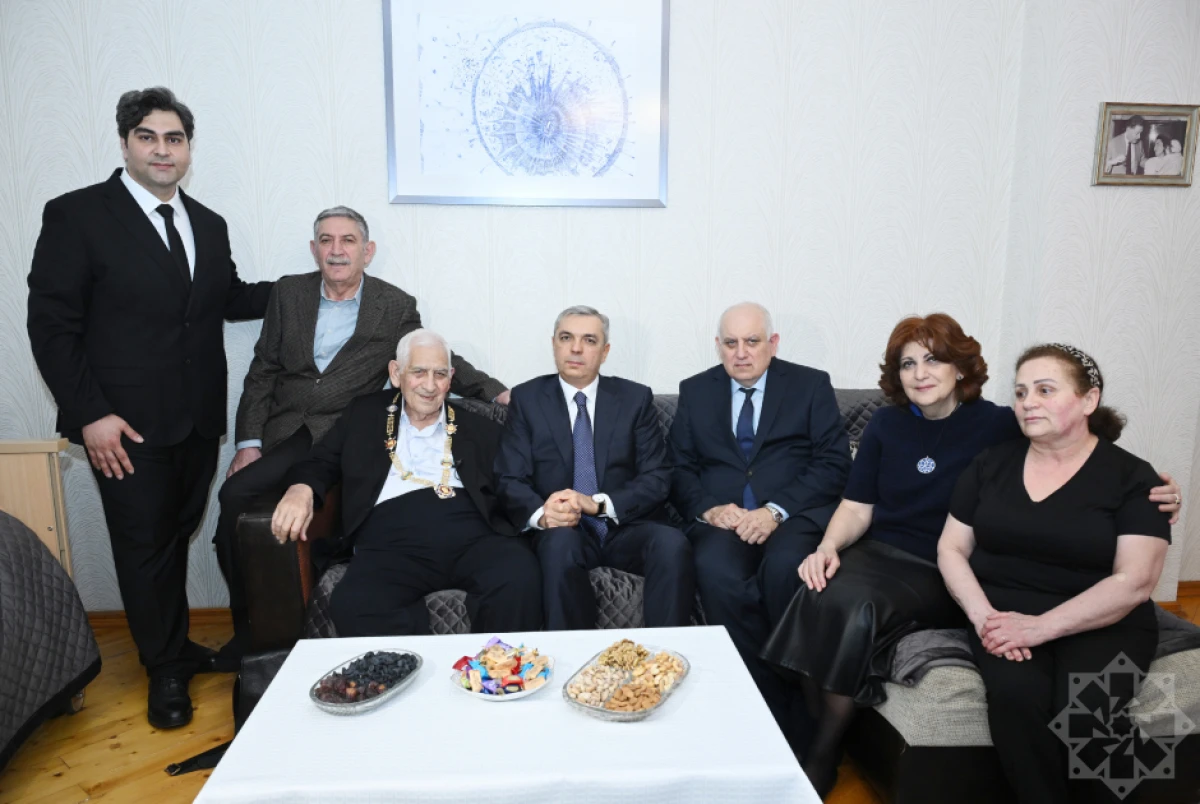 Xalq şairi Nəriman Həsənzadəyə "Heydər Əliyev" ordeni təqdim edildi — 3