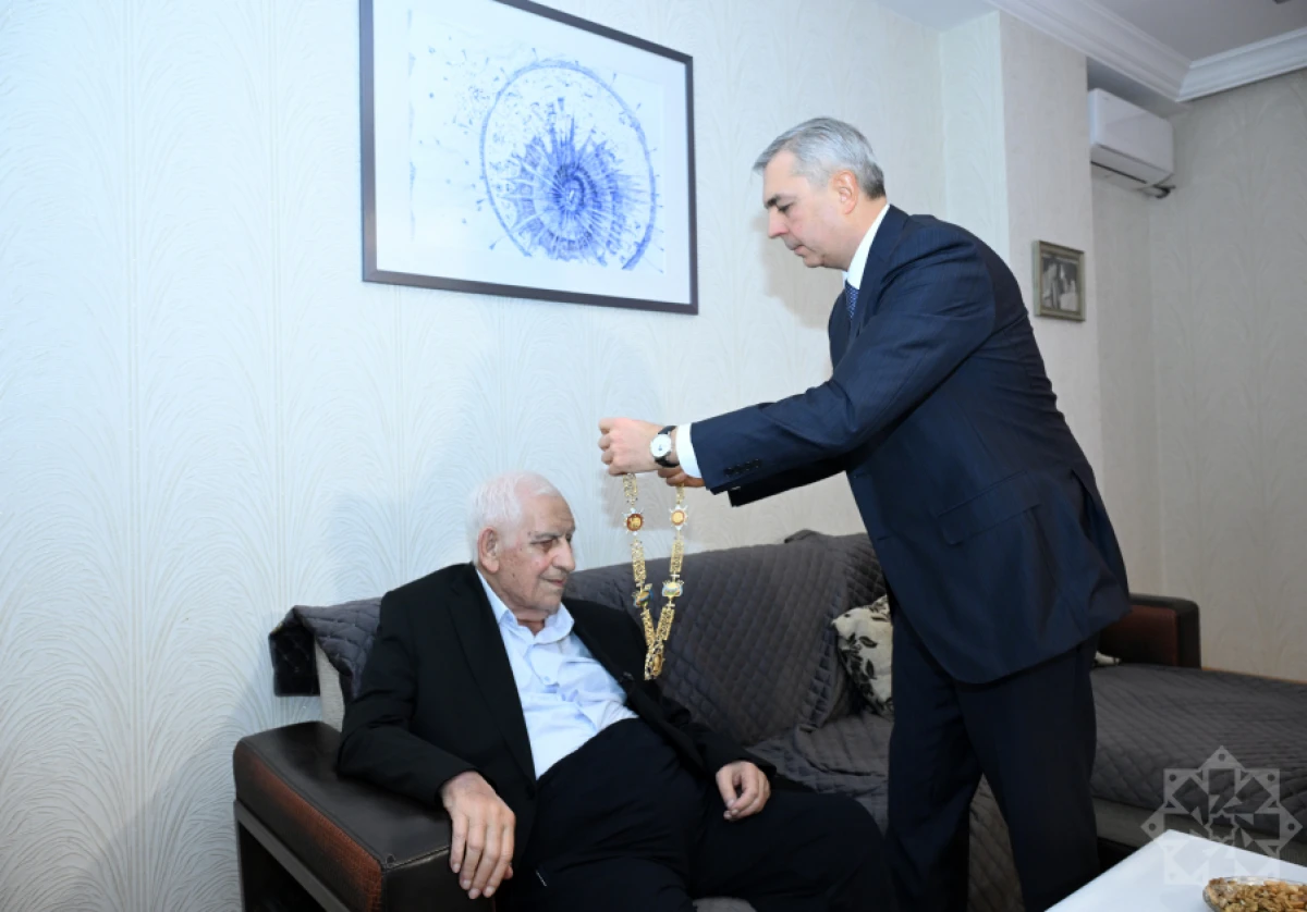 Xalq şairi Nəriman Həsənzadəyə "Heydər Əliyev" ordeni təqdim edildi — 6