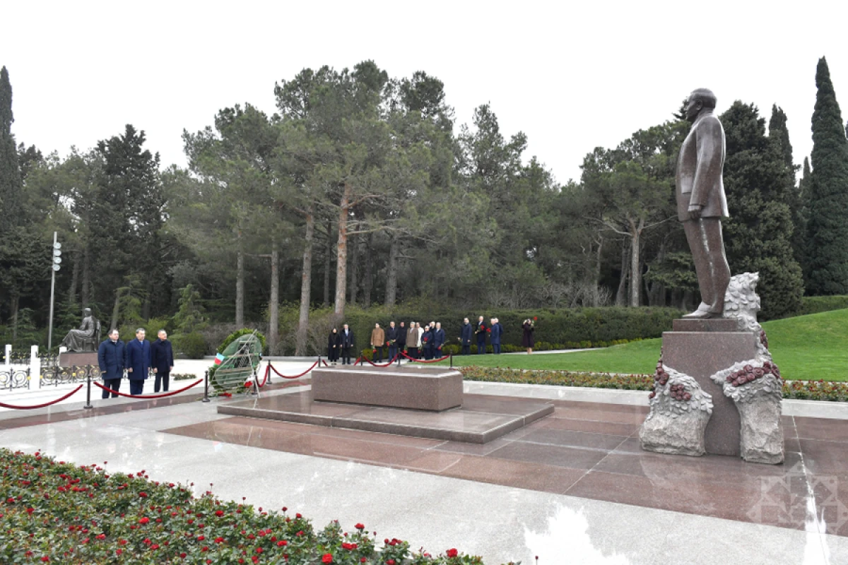 Türkiyə və Gürcüstan parlamentariləri Fəxri xiyabanı və Zəfər parkını ziyarət etdilər