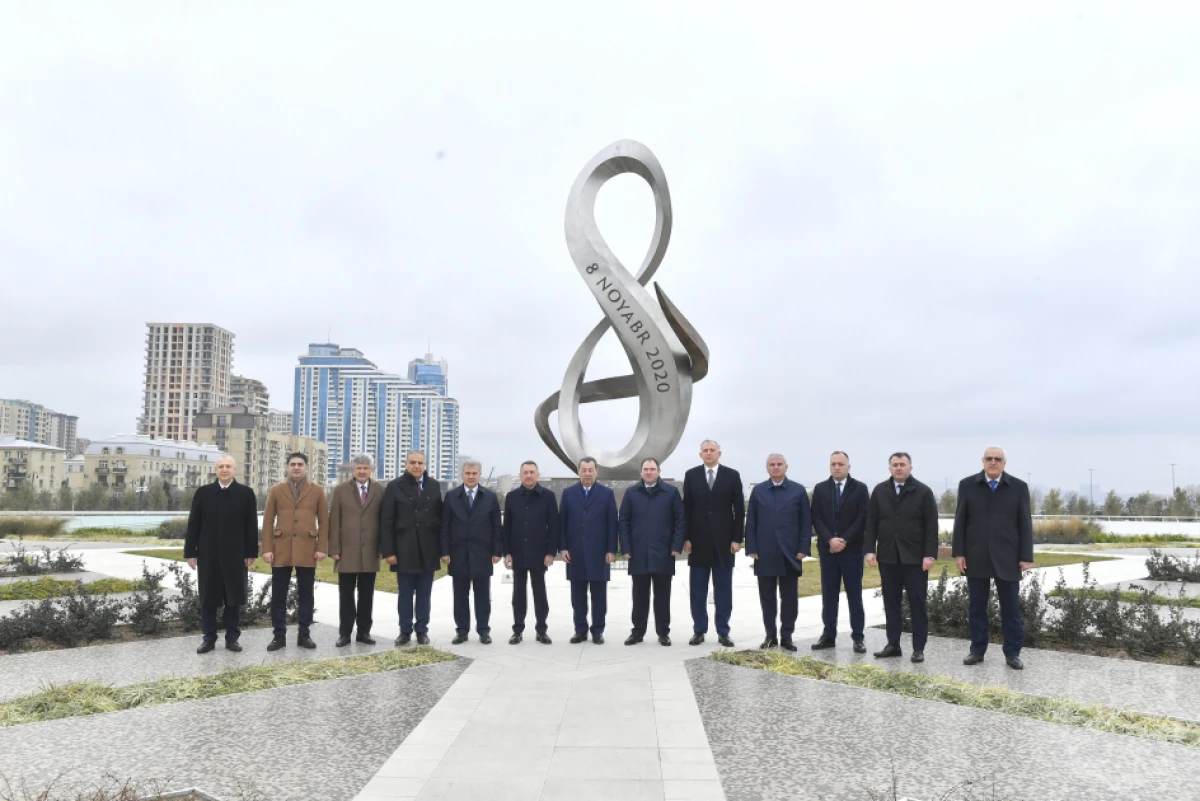 Türkiyə və Gürcüstan parlamentariləri Fəxri xiyabanı və Zəfər parkını ziyarət etdilər — 1