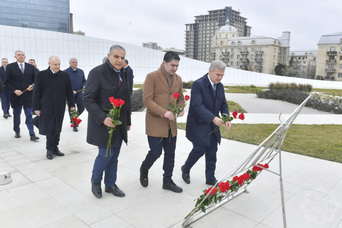 Türkiyə və Gürcüstan parlamentariləri Fəxri xiyabanı və Zəfər parkını ziyarət etdilər — 2