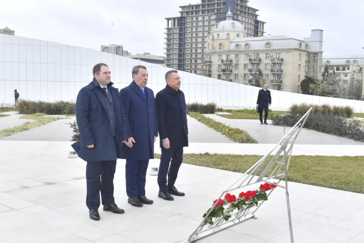 Türkiyə və Gürcüstan parlamentariləri Fəxri xiyabanı və Zəfər parkını ziyarət etdilər — 3