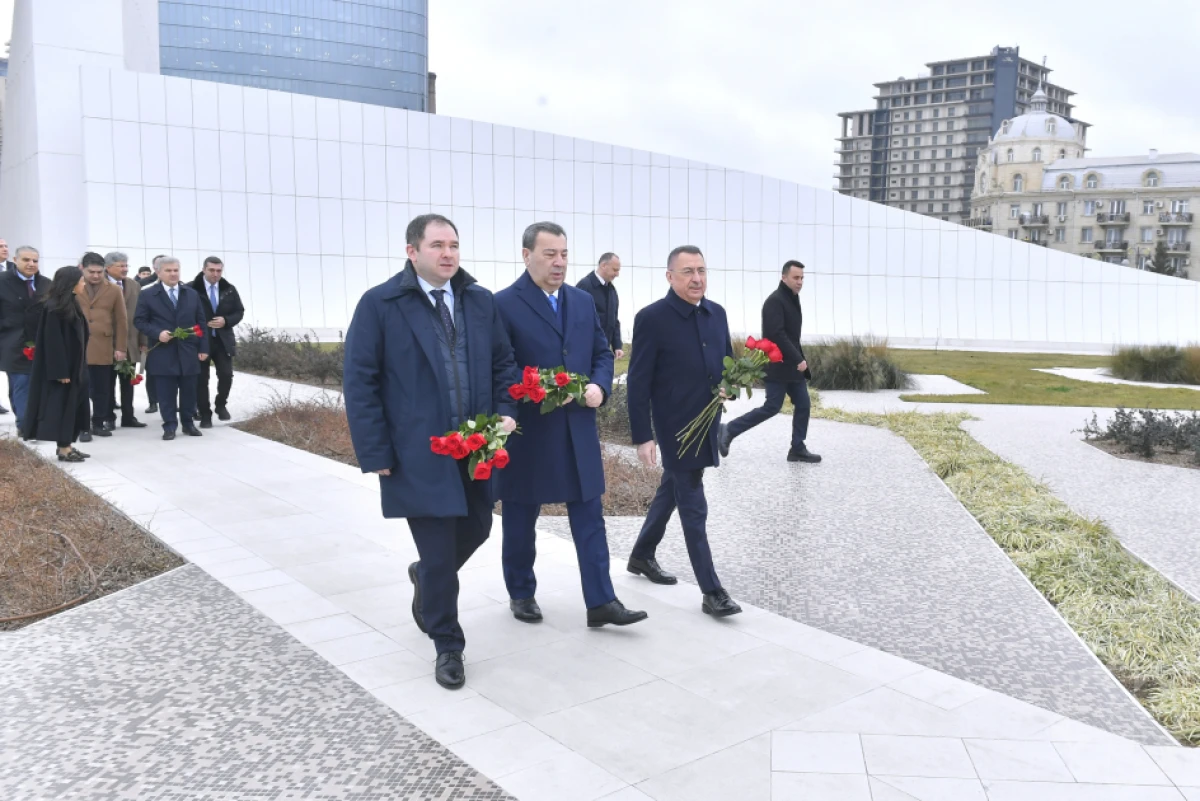 Türkiyə və Gürcüstan parlamentariləri Fəxri xiyabanı və Zəfər parkını ziyarət etdilər — 4
