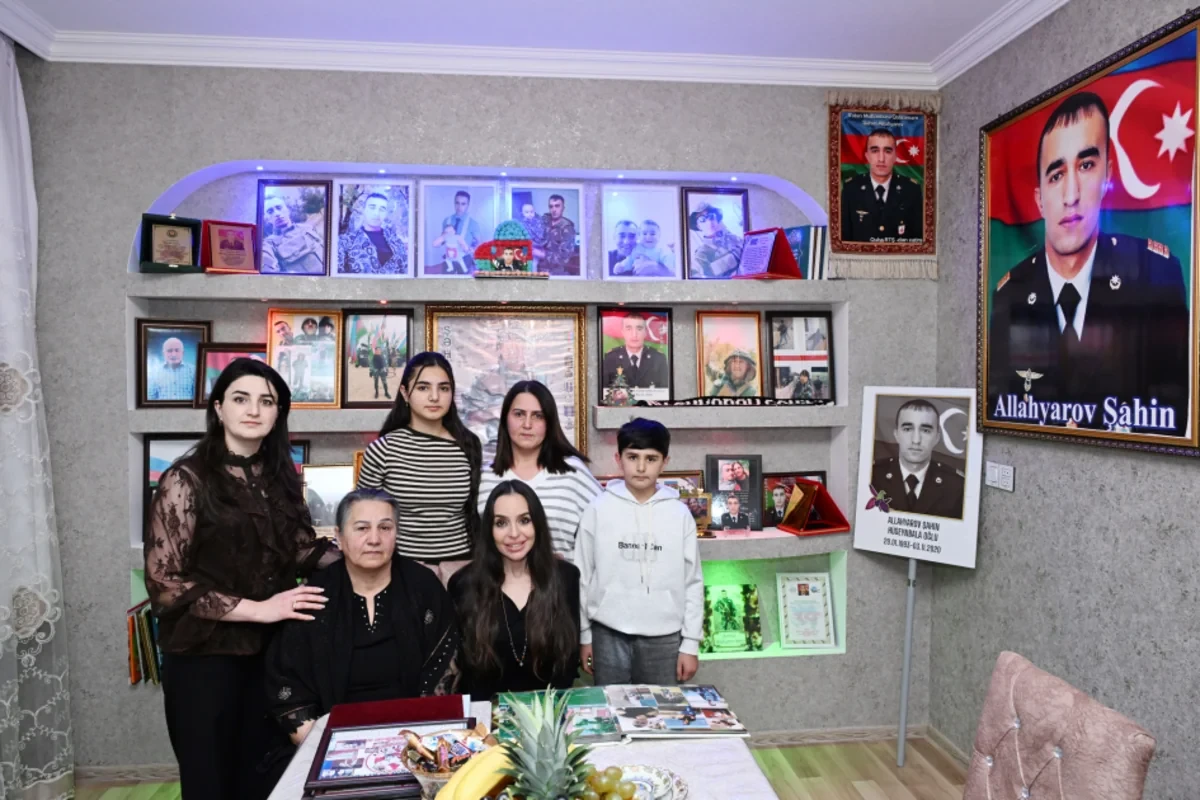 Leyla Əliyeva Vətən Müharibəsi Qəhrəmanı Şahin Allahyarovun ailəsini ziyarət etdi — 9