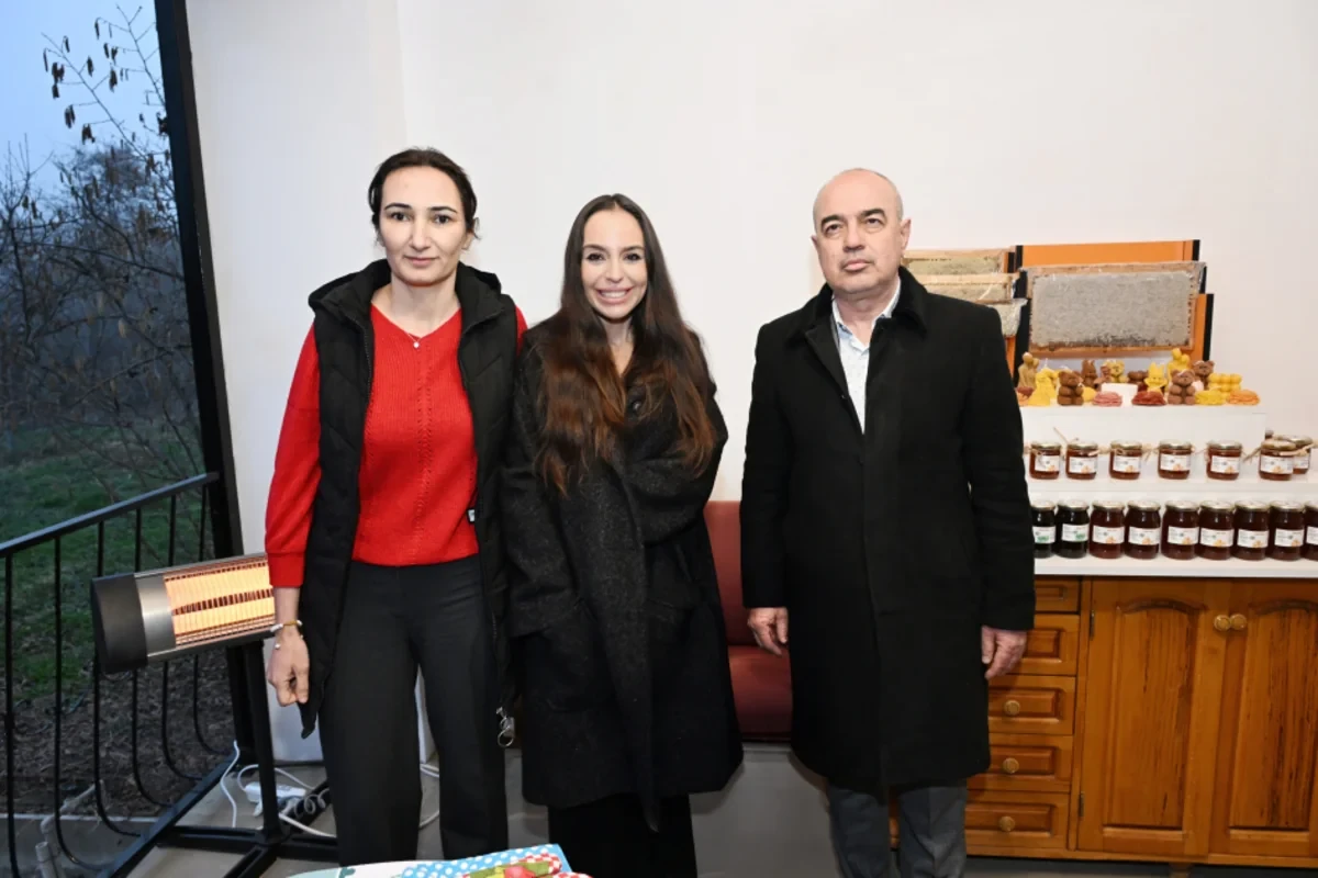 Leyla Əliyeva Qubada arıçı ailəsinin qonağı oldu — 3