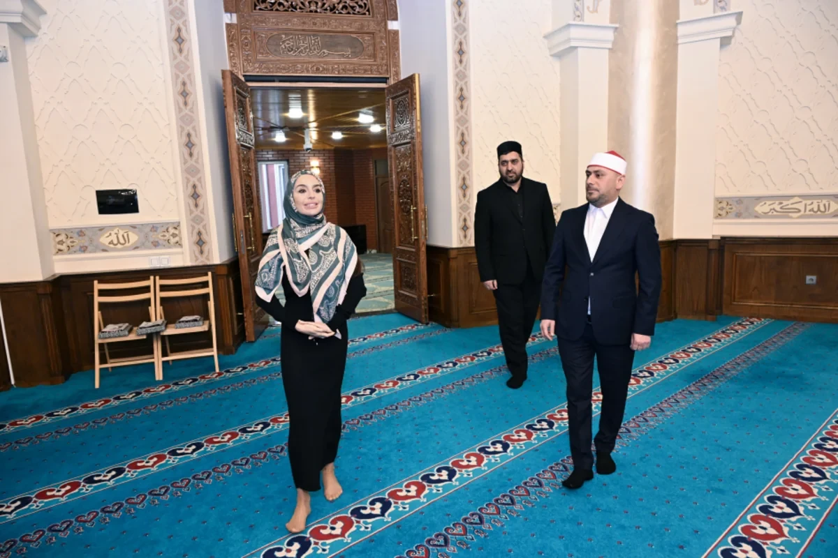 Leyla Əliyeva və Alena Əliyeva Cümə məscidini ziyarət etdilər — 2