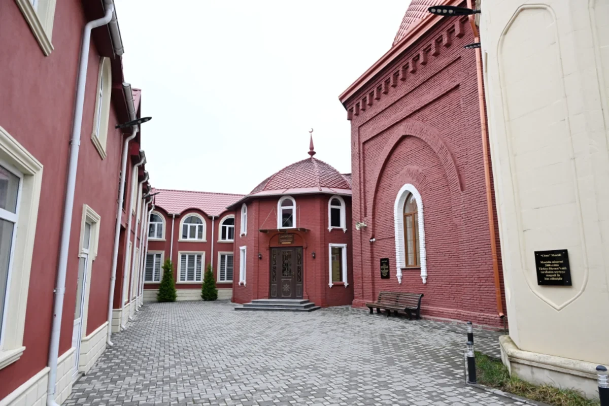 Leyla Əliyeva və Alena Əliyeva Cümə məscidini ziyarət etdilər — 3