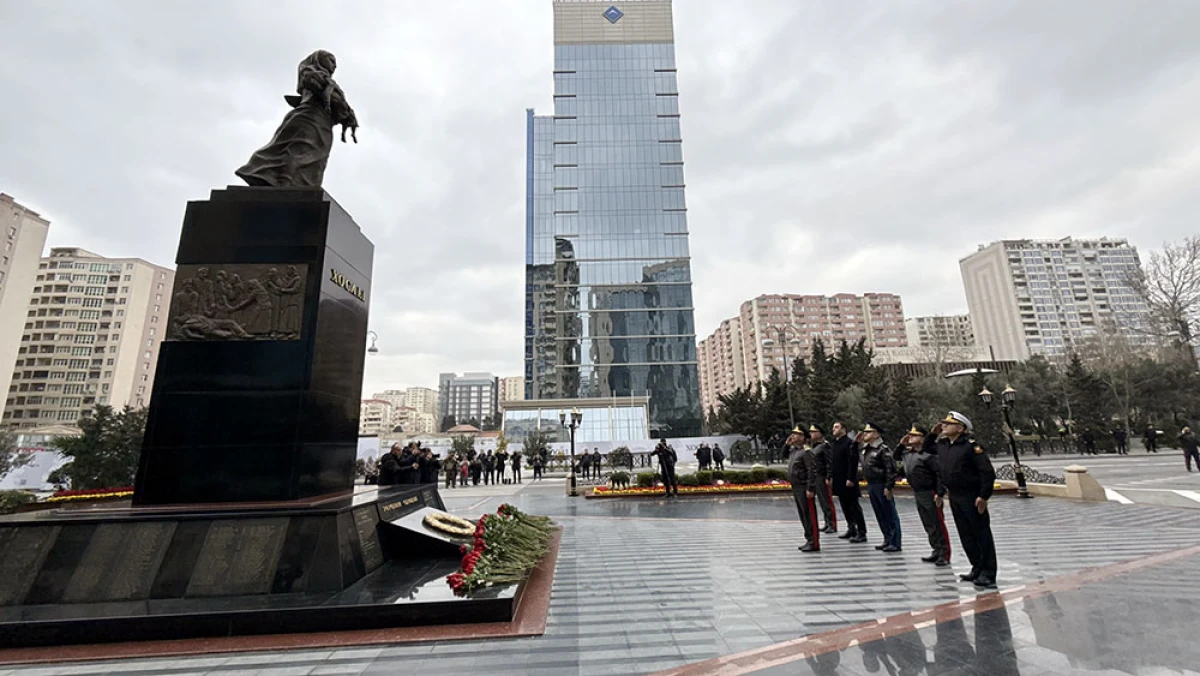 Müdafiə Nazirliyinin rəhbər heyəti Xocalı soyqırımı abidəsini ziyarət etdi — 6