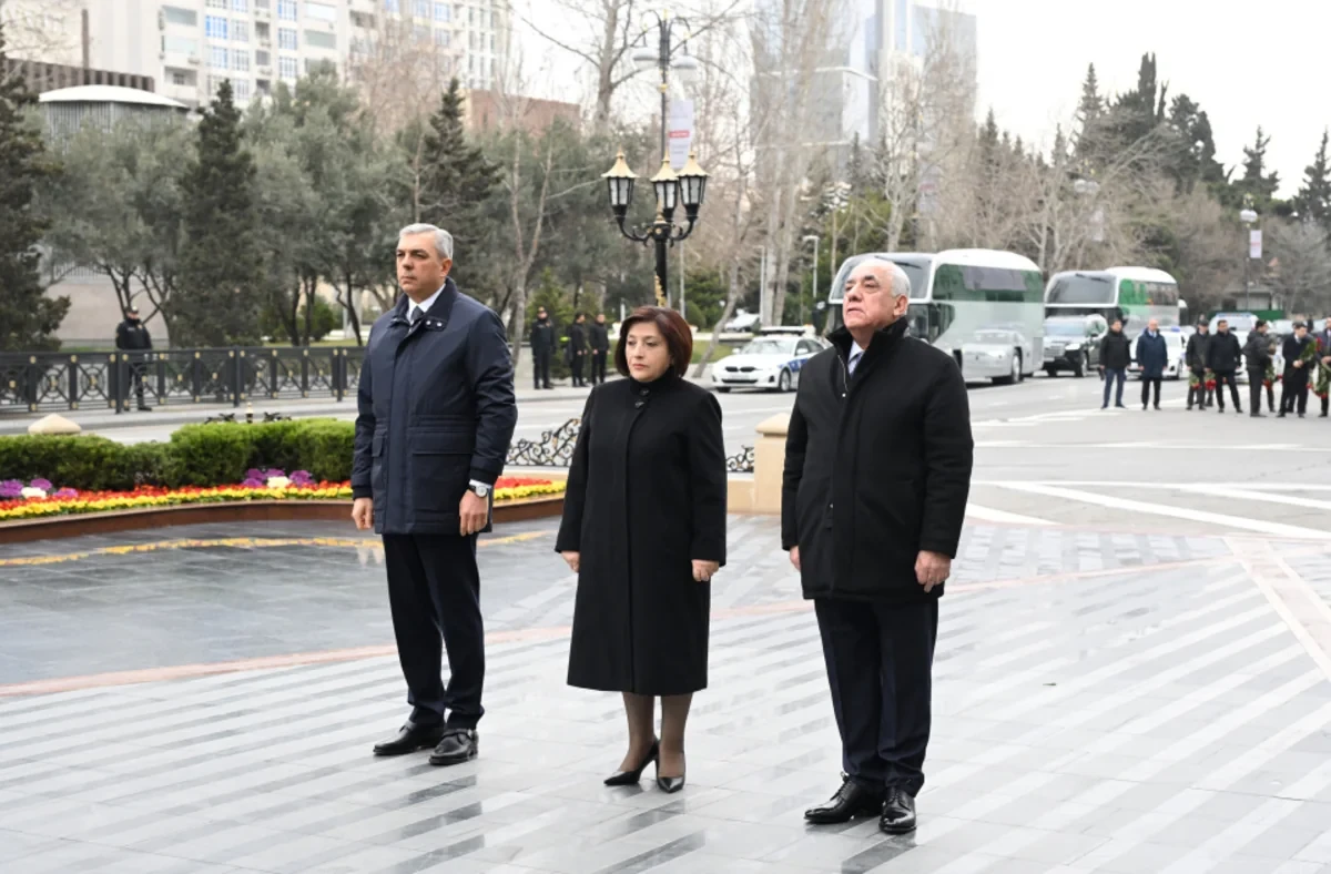 Dövlət və hökumət rəsmiləri "Ana harayı" abidəsini ziyarət etdilər — 2