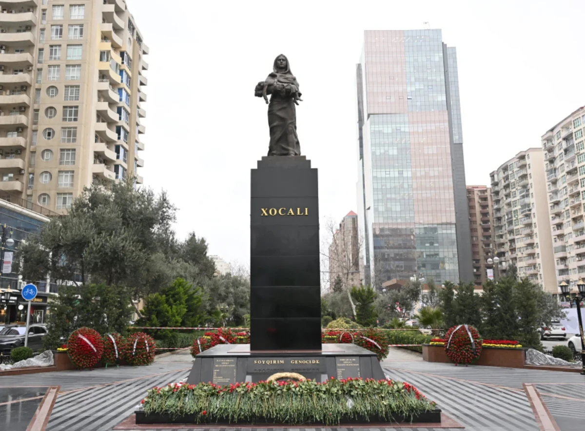 Dövlət və hökumət rəsmiləri "Ana harayı" abidəsini ziyarət etdilər — 3