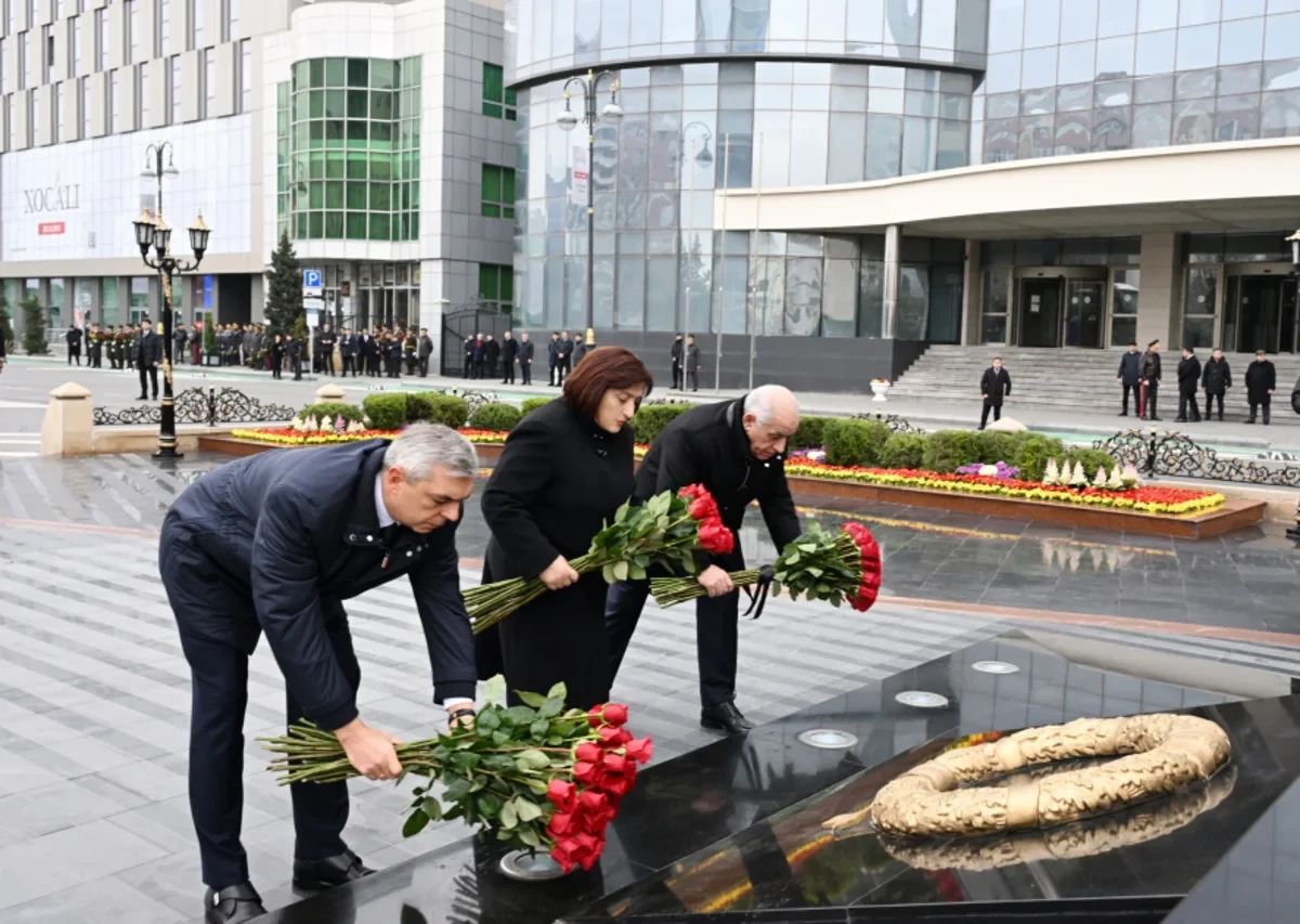 Dövlət və hökumət rəsmiləri "Ana harayı" abidəsini ziyarət etdilər — 4