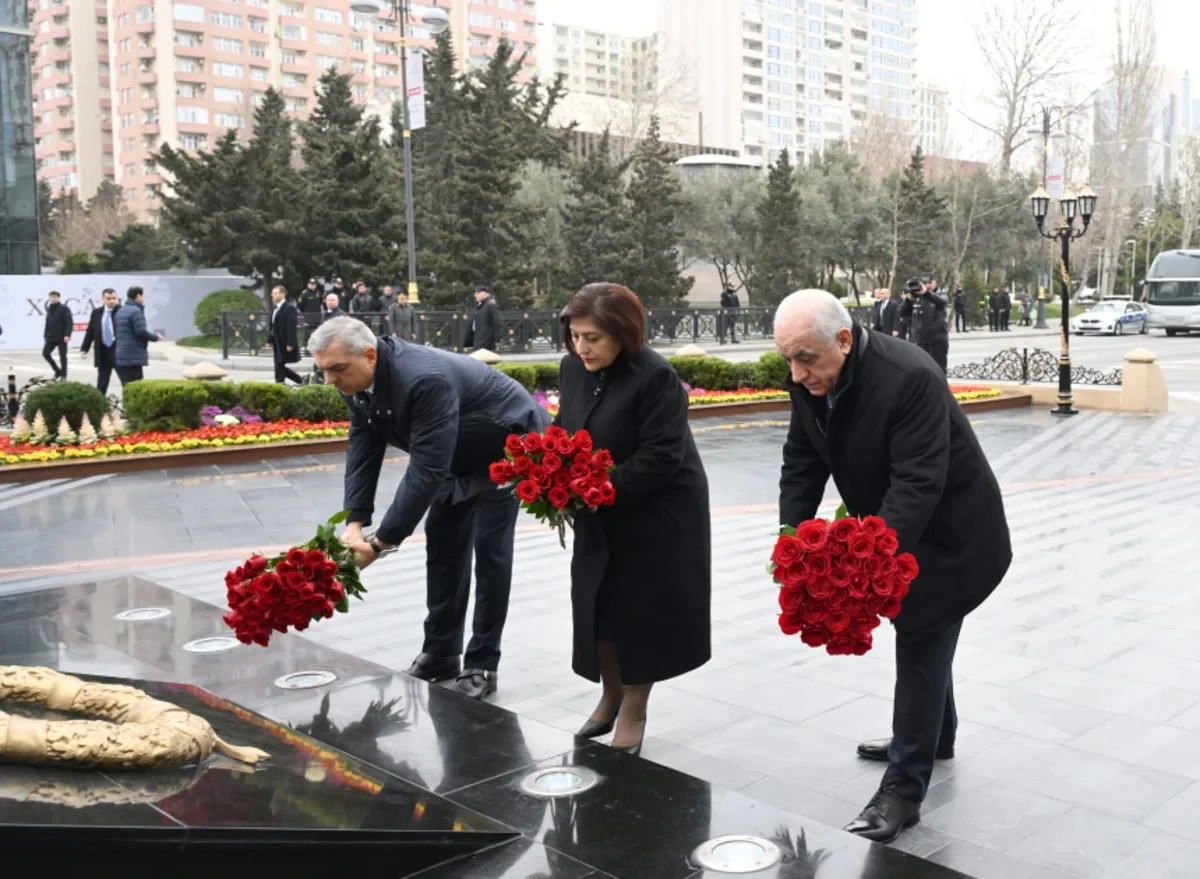 Dövlət və hökumət rəsmiləri "Ana harayı" abidəsini ziyarət etdilər — 6