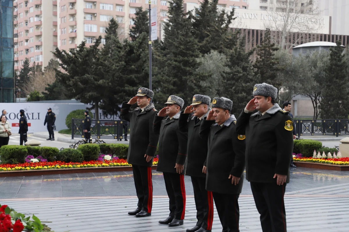 Dövlət Xidmətinin rəhbərliyi Xocalı soyqırımı abidəsini ziyarət etdi — 1
