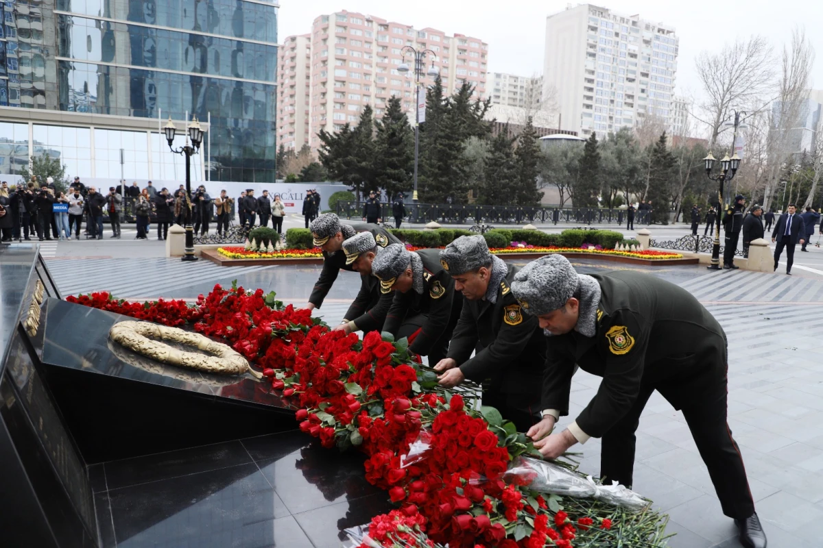 Dövlət Xidmətinin rəhbərliyi Xocalı soyqırımı abidəsini ziyarət etdi — 2