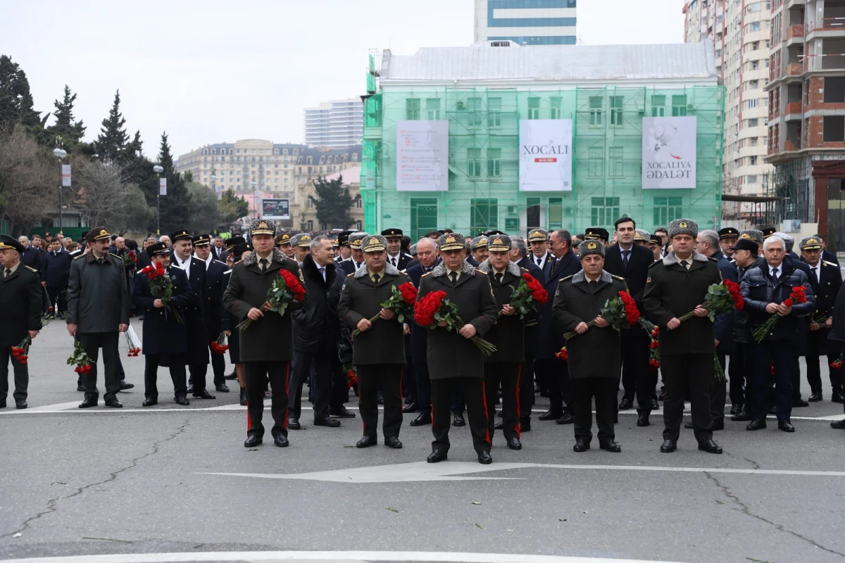Dövlət Xidmətinin rəhbərliyi Xocalı soyqırımı abidəsini ziyarət etdi — 4