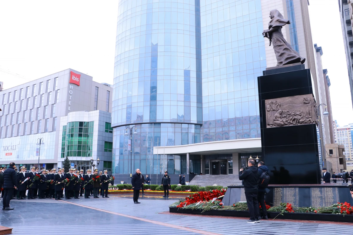 Prokurorluq əməkdaşları Xocalı soyqırımı abidəsini ziyarət etdi — 1