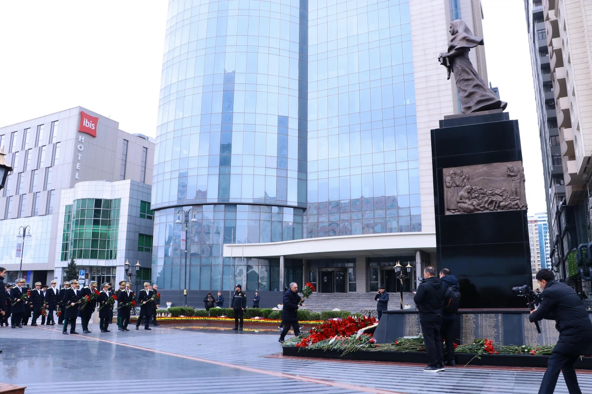 Prokurorluq əməkdaşları Xocalı soyqırımı abidəsini ziyarət etdi — 6