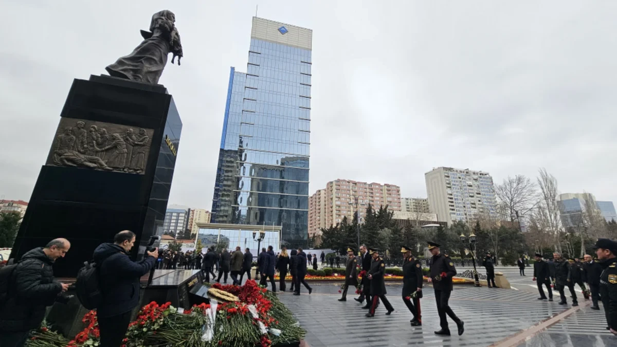 FHN kollektivi Xocalı soyqırımı abidəsini ziyarət etdi — 2