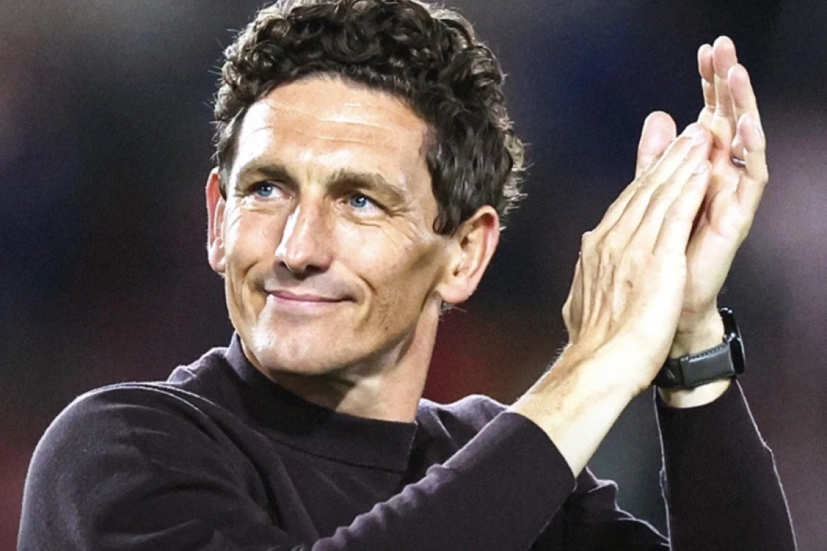 "Brentford" baş məşqçi ilə müqavilənin müddətini uzatdı
