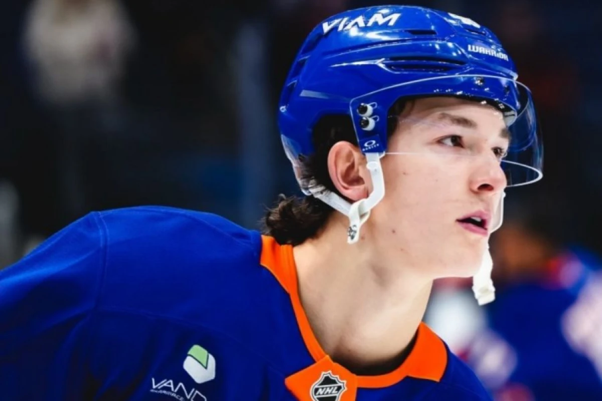 Gənc müdafiəçidən möhtəşəm nailiyyət – NHL-də rekord!