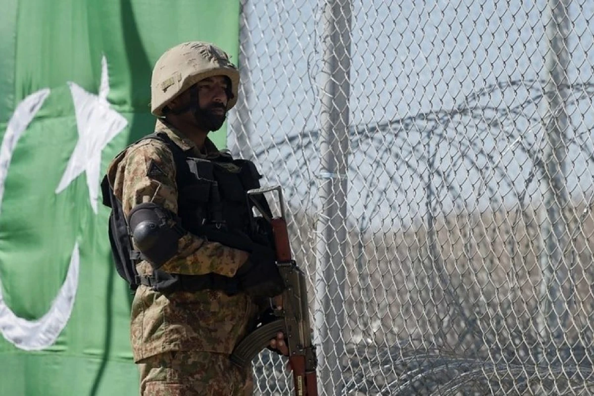 Pakistan Əfqanıstanla sərhəddə patrul xidməti həyata keçirir