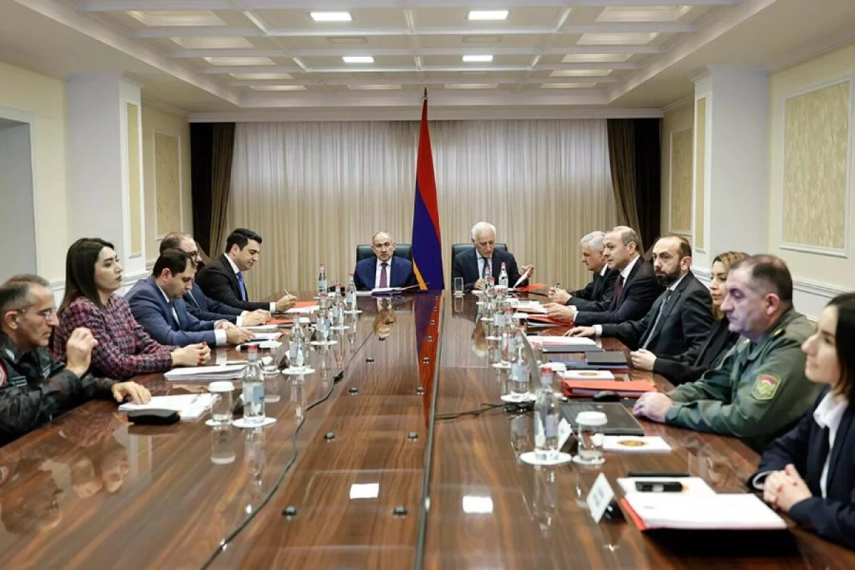 Paşinyan Təhlükəsizlik Şurasının iclasını keçirdi