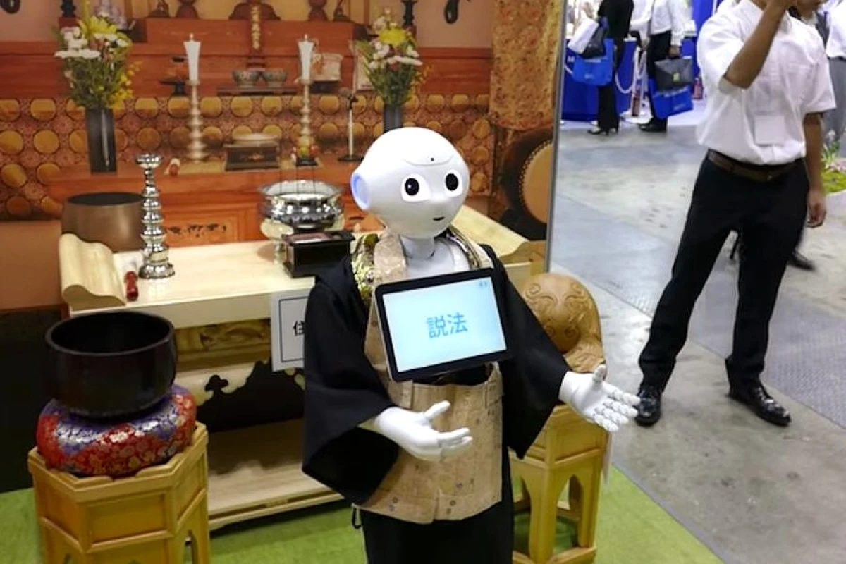 İnsanlarla danışa bilən dini robot hazırlandı