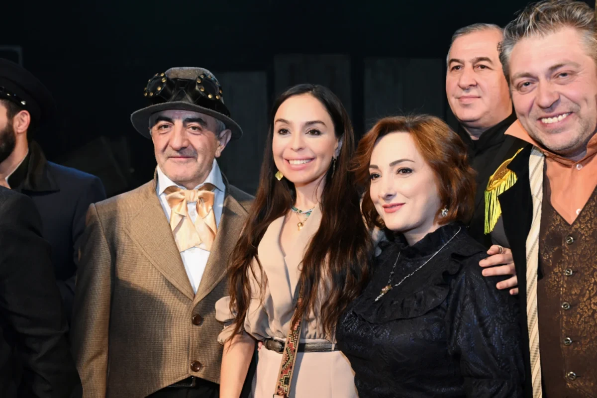 Leyla Əliyeva "Neft bumu hamıya gülümsəyir" tamaşasının nümayişində iştirak etdi — 5