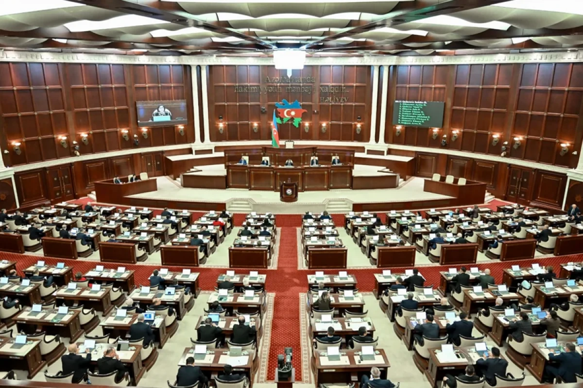 Parlamentdə Ombudsmanın illik məruzəsi müzakirə edilir